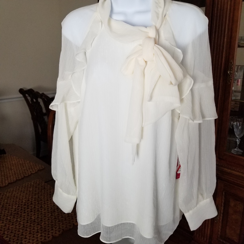 Vince CamutoLong-Sleeve Ruffle Lurex TopL - Picture 3 of 8
